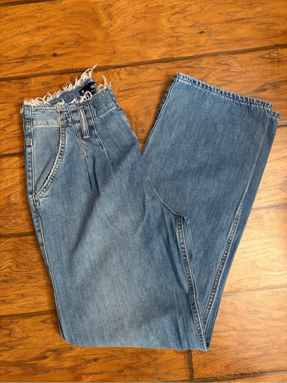 Abercrombie & Fitch Light Blue Straight-Leg Jeans Size 3